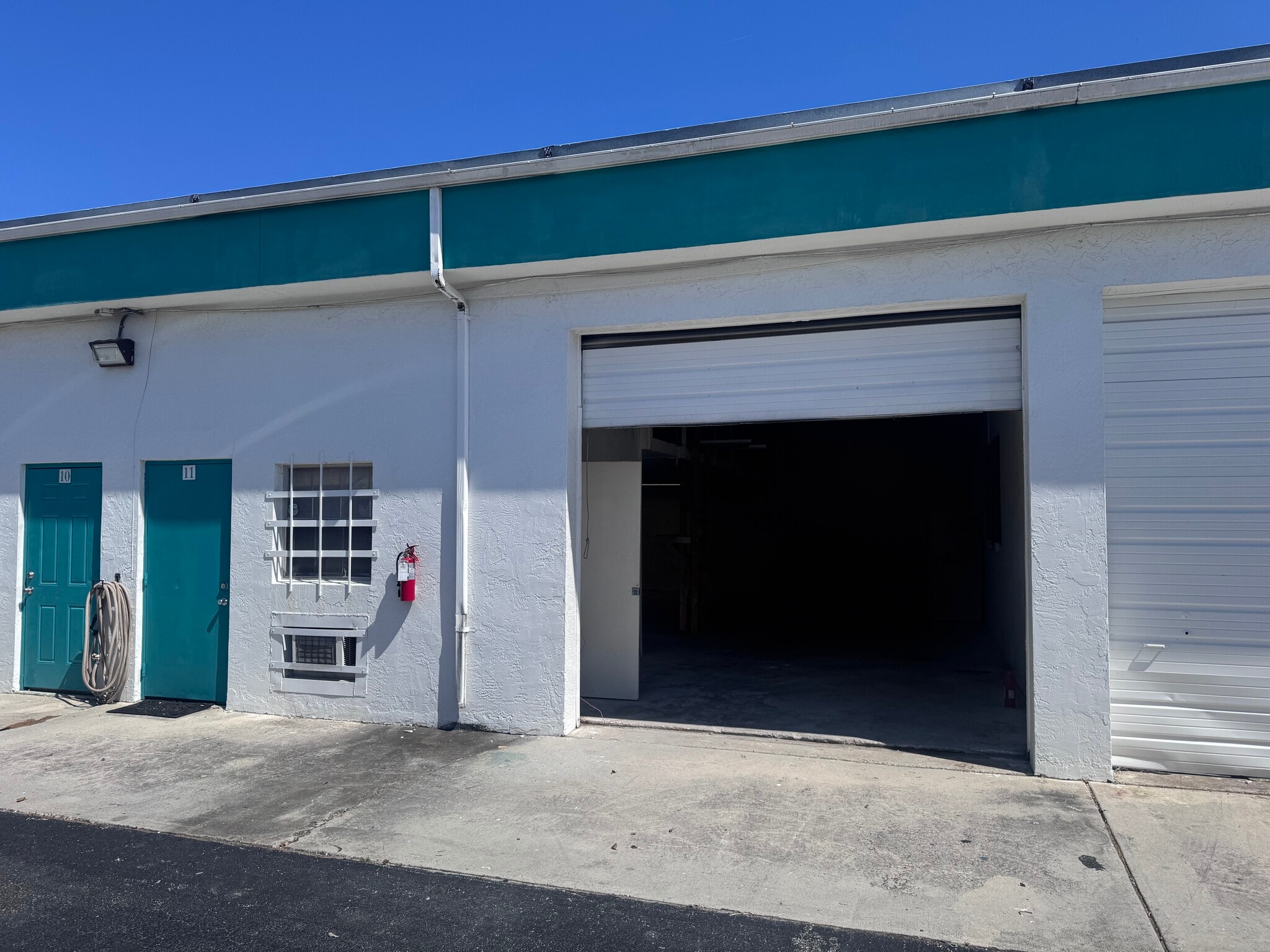 900-920 NE Industrial Blvd, Jensen Beach, FL for lease Interior Photo- Image 1 of 4