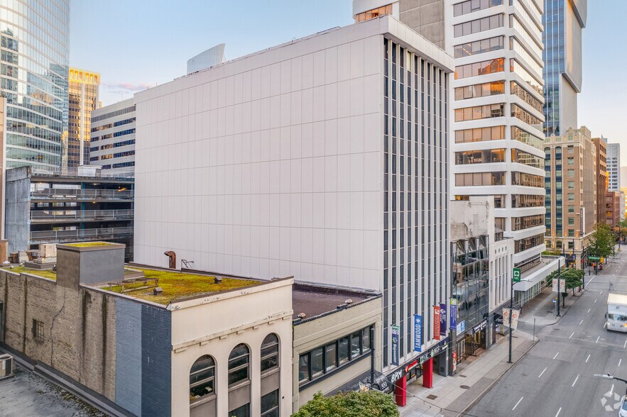 549 Howe St, Vancouver, BC à louer - Photo du bâtiment - Image 1 de 5