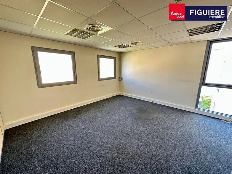 1140 Rue André Ampère, Aix-en-Provence for lease - Interior Photo - Image 3 of 18