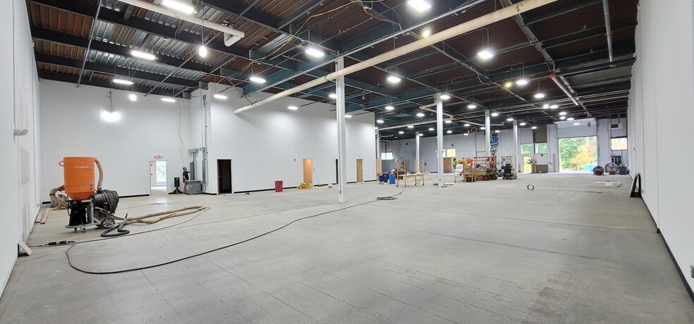 185 Grassy Plain St, Bethel, CT for lease - Building Photo - Image 3 of 12