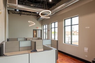 800 W Hillgrove Ave, Western Springs, IL for lease Interior Photo- Image 2 of 24