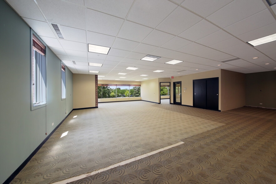 191 E Deerpath Rd, Lake Forest, IL for lease - Building Photo - Image 3 of 7