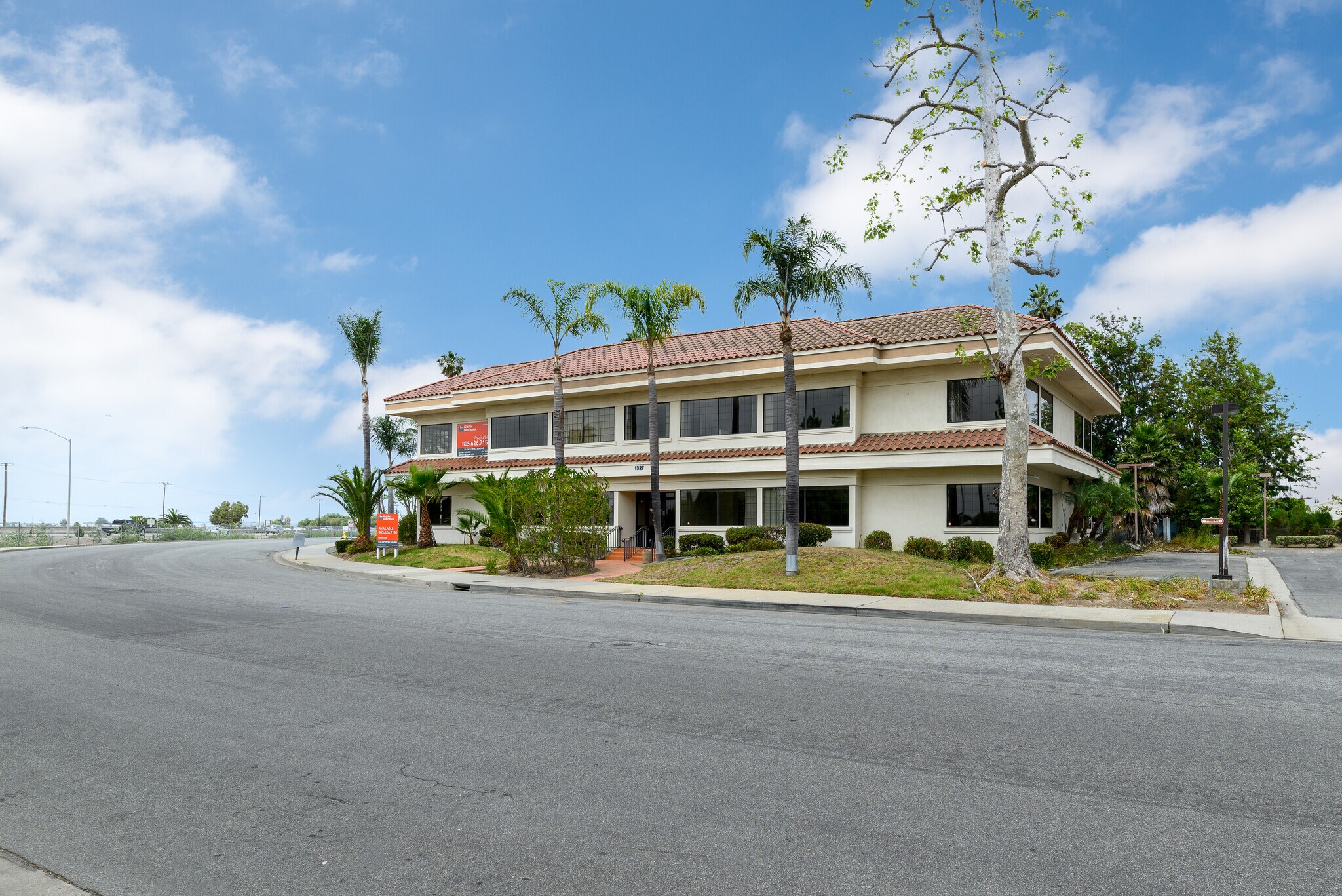 1327 Del Norte Rd, Camarillo, CA à vendre Photo principale- Image 1 de 14