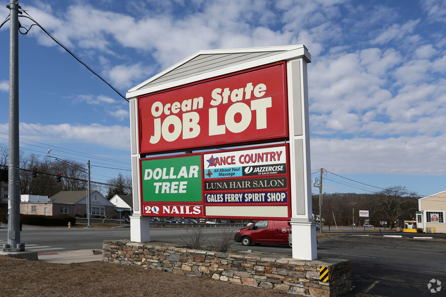 1666 Route 12, Gales Ferry, CT à louer - Photo du b timent - Image 3 de 10