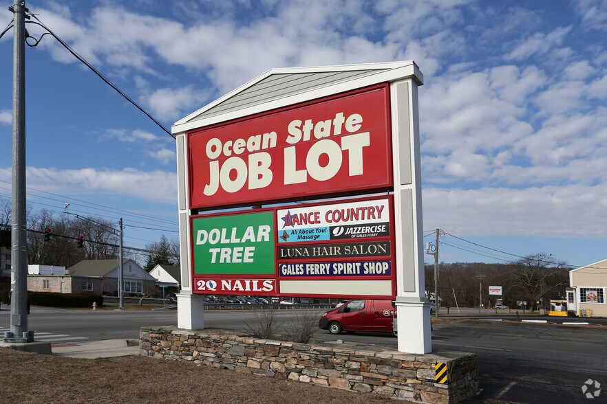 1666 Route 12, Gales Ferry, CT à louer - Photo du bâtiment - Image 3 de 10