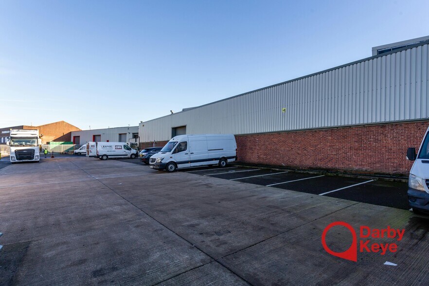 Wharfdale Rd, Birmingham à louer - Photo du bâtiment - Image 2 de 9