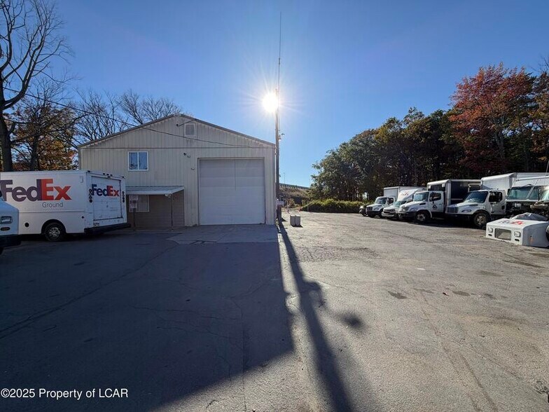 818 Suscon Rd, Pittston, PA à louer - Photo du bâtiment - Image 1 de 11