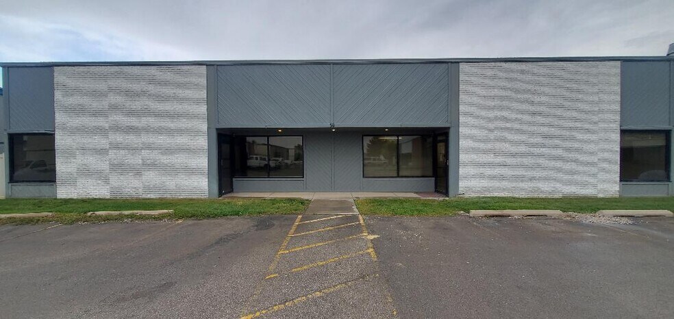 900 N 400 W, North Salt Lake, UT à vendre - Photo du bâtiment - Image 2 de 10