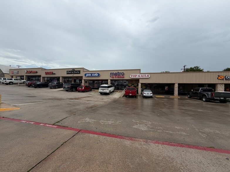 1208 S FM 51, Decatur, TX for lease - Building Photo - Image 2 of 8