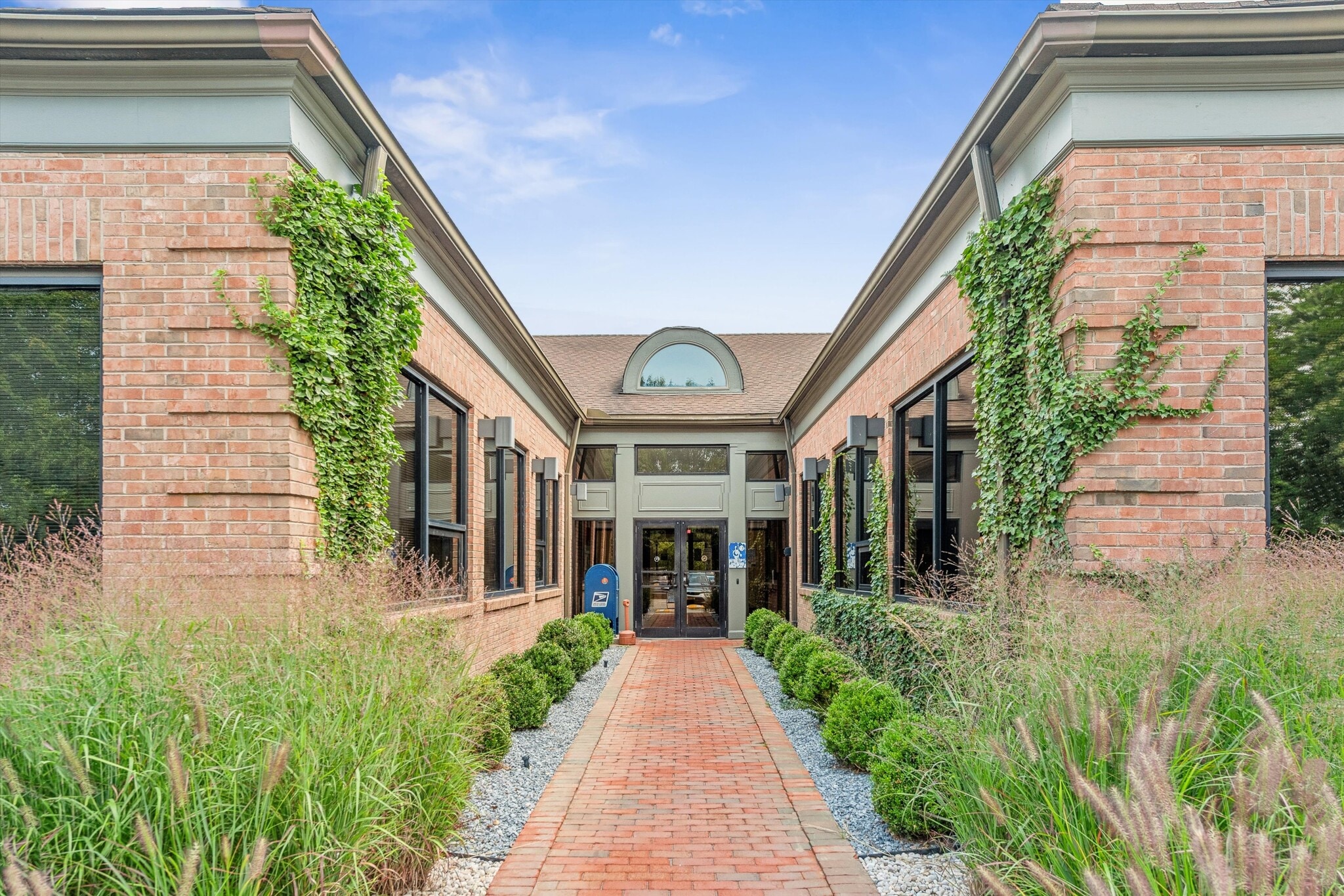 300 Pantigo Pl, East Hampton, NY for lease Building Photo- Image 1 of 18