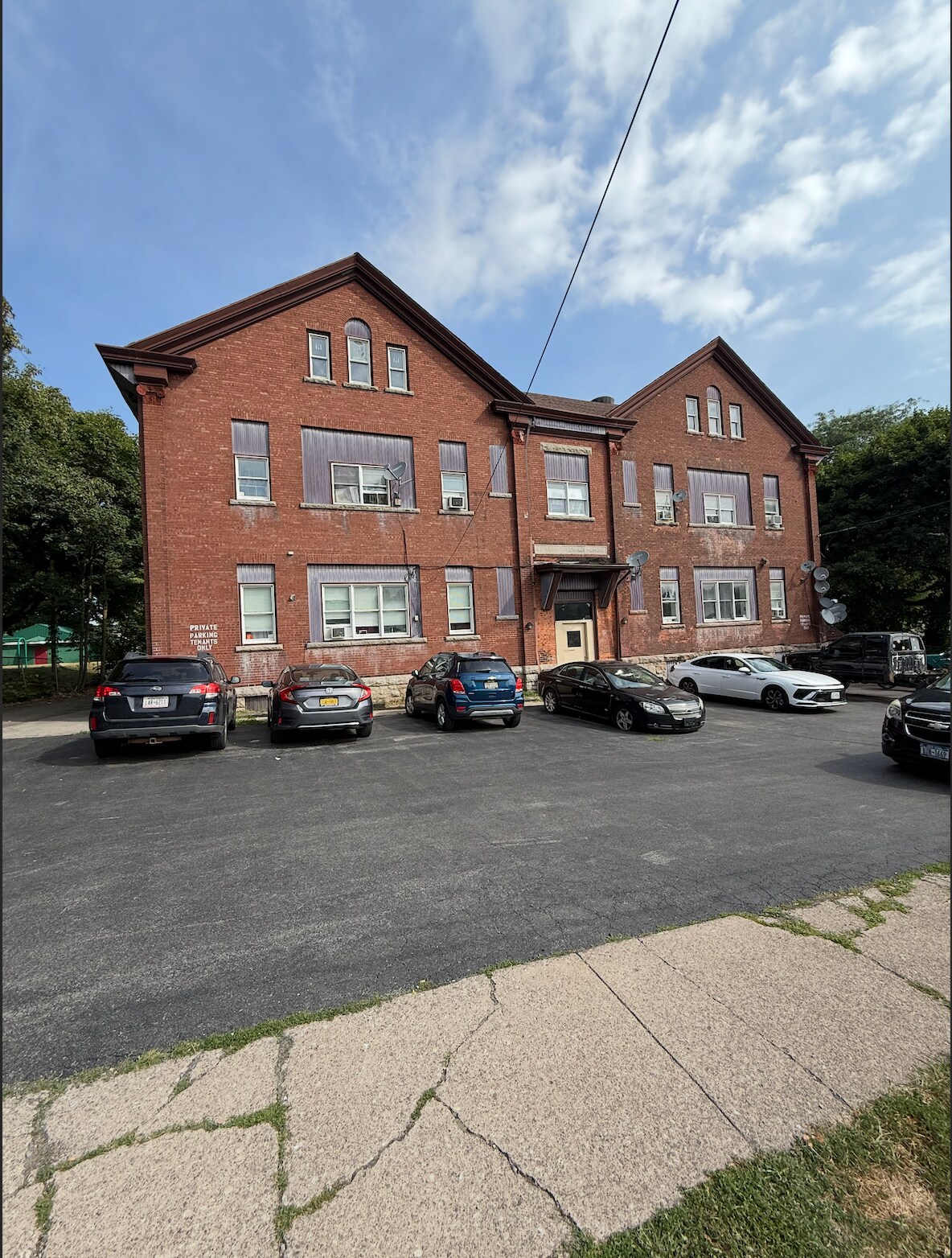 13 William St, Lockport, NY à vendre Photo principale- Image 1 de 1