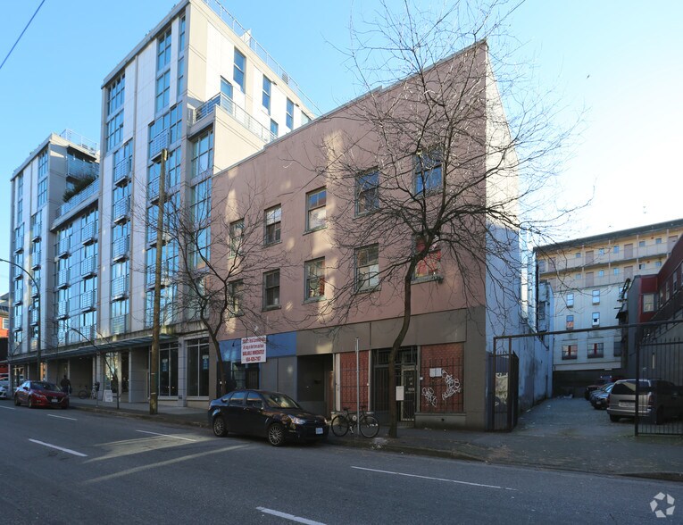 134-136 Powell St, Vancouver, BC à louer - Photo du bâtiment - Image 2 de 10