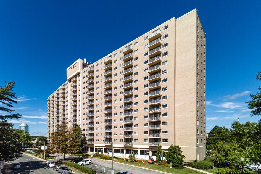 1225 Martha Custis Dr, Alexandria, VA à vendre - Photo principale - Image 2 de 13