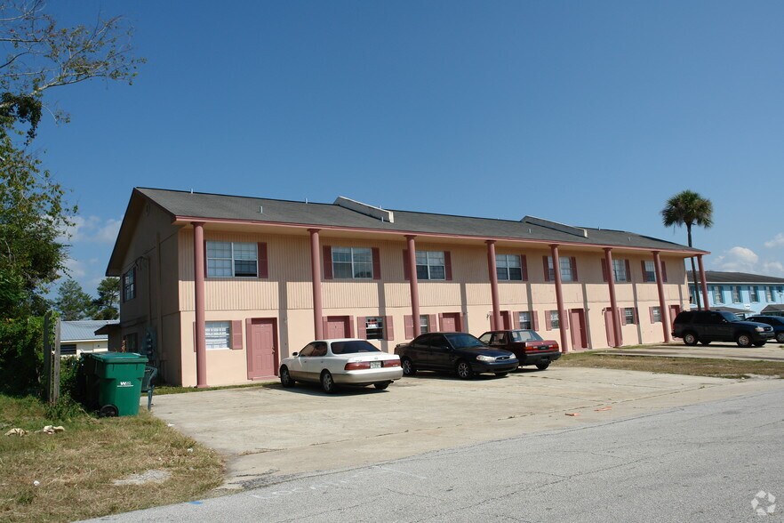 112 Caribbean St, Deltona, FL for sale - Primary Photo - Image 1 of 2