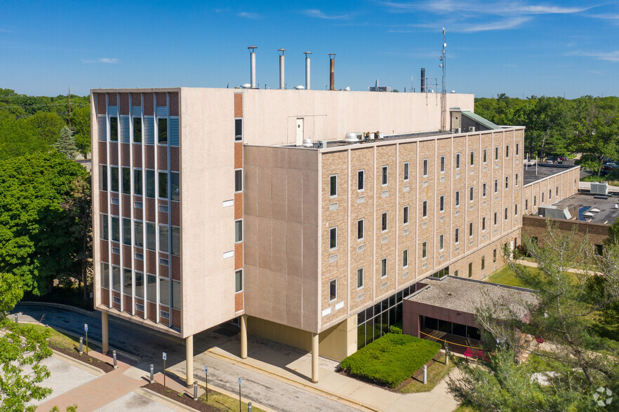 1700 Oak Ave, Muskegon, MI for sale - Primary Photo - Image 1 of 1