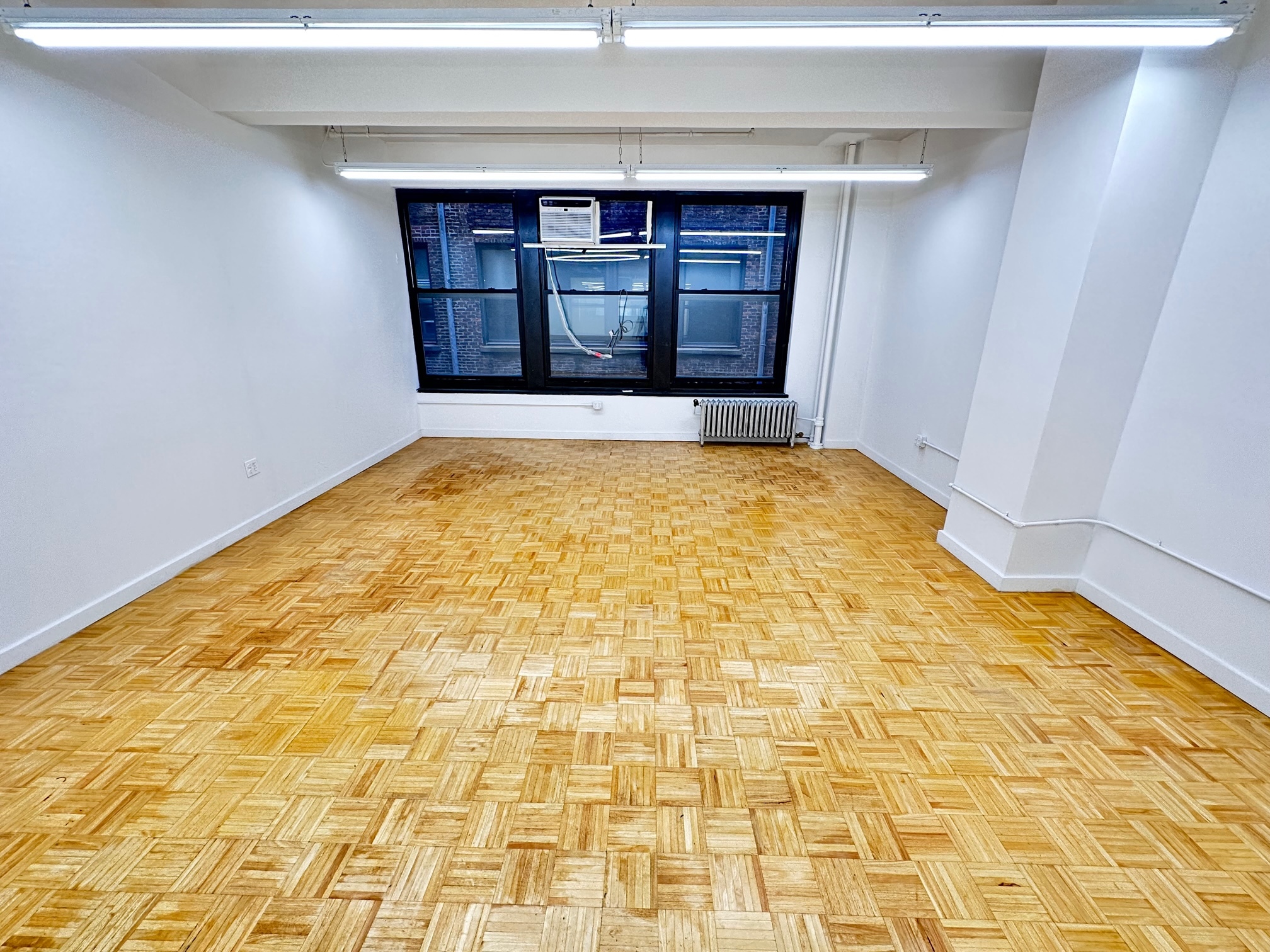 147 W 35th St, New York, NY for lease Interior Photo- Image 1 of 3