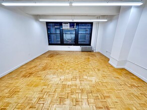 147 W 35th St, New York, NY for lease Interior Photo- Image 1 of 3