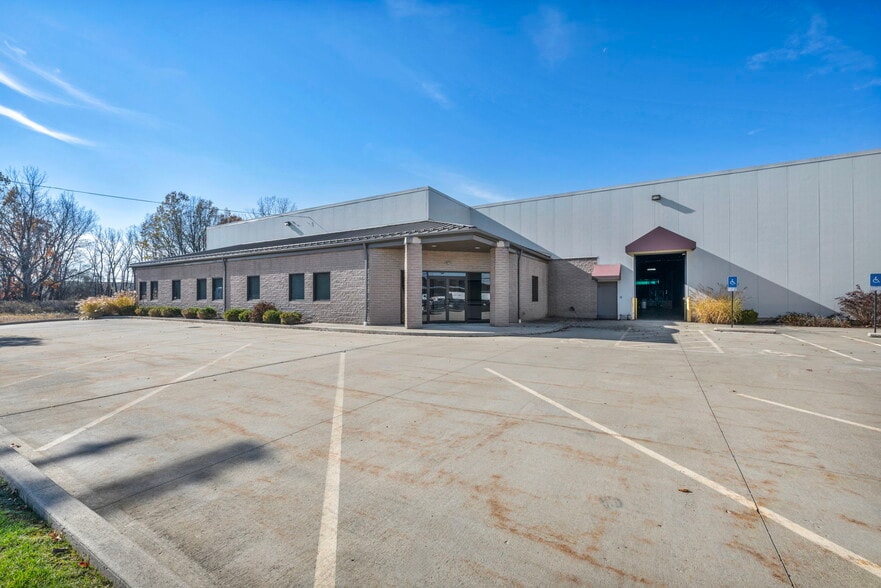 5900 Pennsylvania Ave, Maple Heights, OH for lease - Building Photo - Image 3 of 33