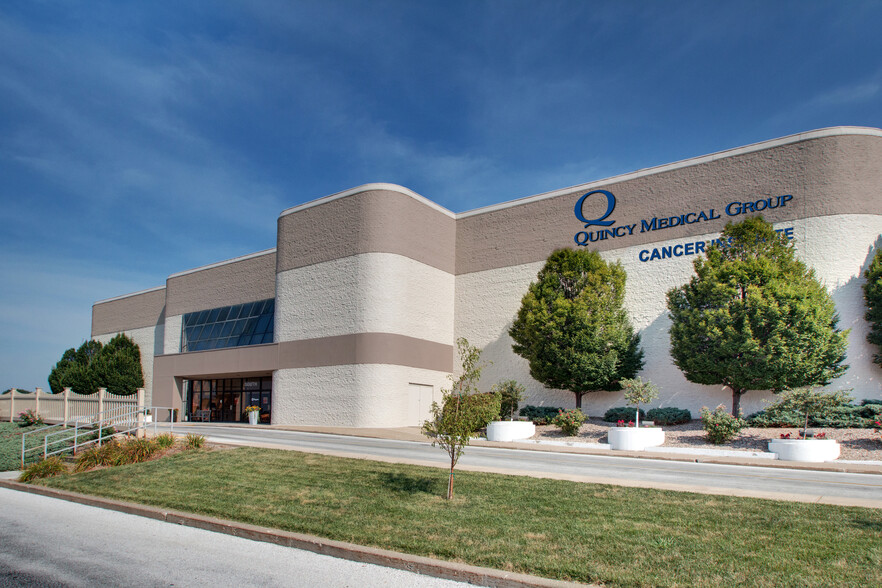 3347 Quincy Mall, Quincy, IL for lease - Building Photo - Image 1 of 5