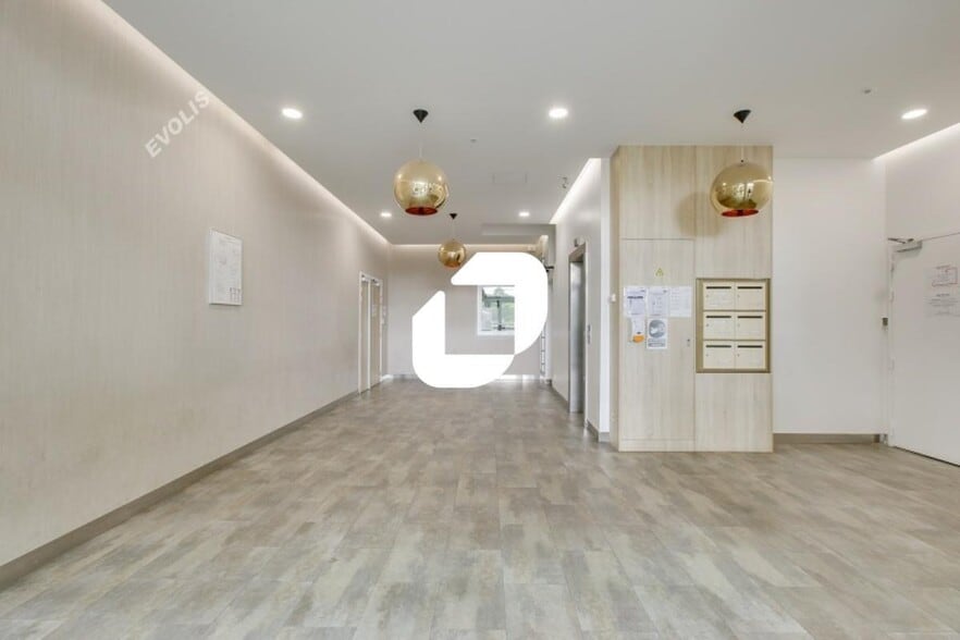 22-23 Quai Du President Carnot, Saint-Cloud for sale - Building Photo - Image 3 of 26