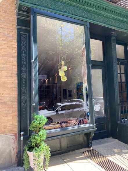 217 E 83rd St, New York, NY à louer - Photo du bâtiment - Image 2 de 7