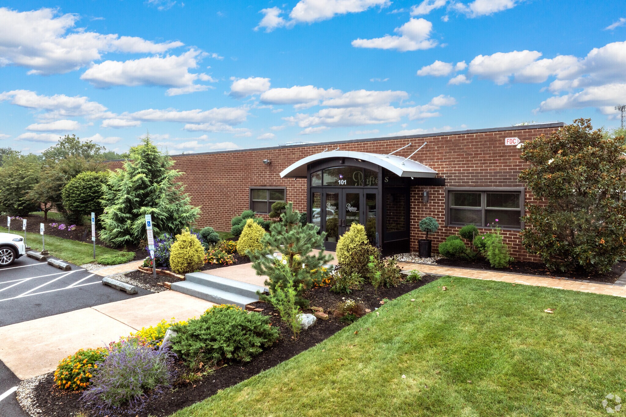 101 Friends Ln, Newtown, PA à vendre Photo principale- Image 1 de 8