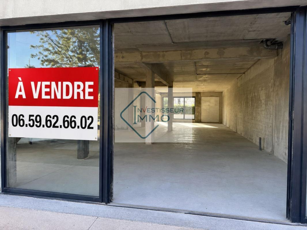 Retail in Noisy-le-Sec for sale Building Photo- Image 1 of 6