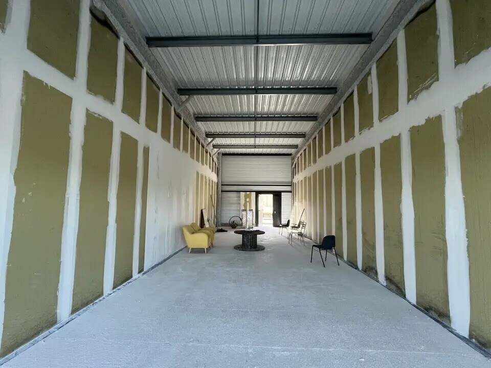 Retail in Saint-Laurent-des-Arbres for lease Interior Photo- Image 1 of 4