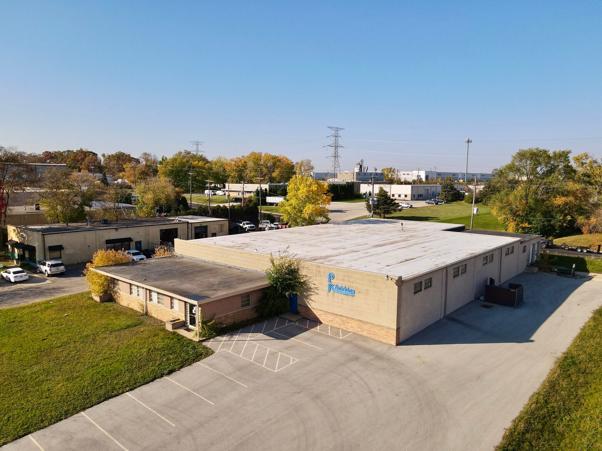 N57 W13520 Reichert Ave, Menomonee Falls, WI à vendre Photo du bâtiment- Image 1 de 11