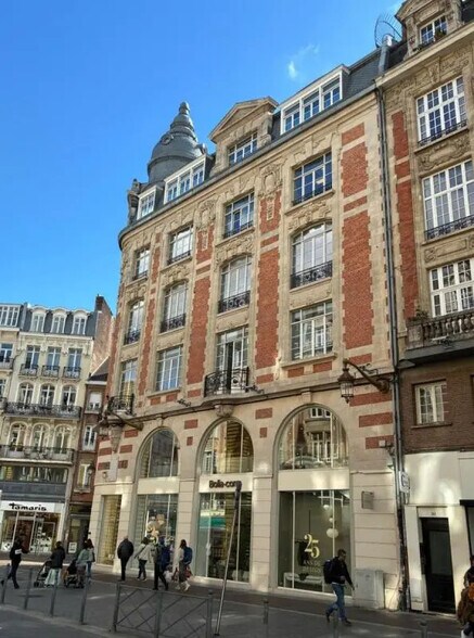19 Rue Des Ponts De Comines, Lille à louer - Photo du bâtiment - Image 2 de 5