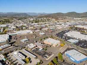 1347 NE Stephens St, Roseburg, OR - AÉRIEN Vue de la carte - Image1