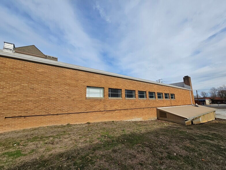 411 S Main St, Hillsboro, IL à vendre - Photo du bâtiment - Image 3 de 48