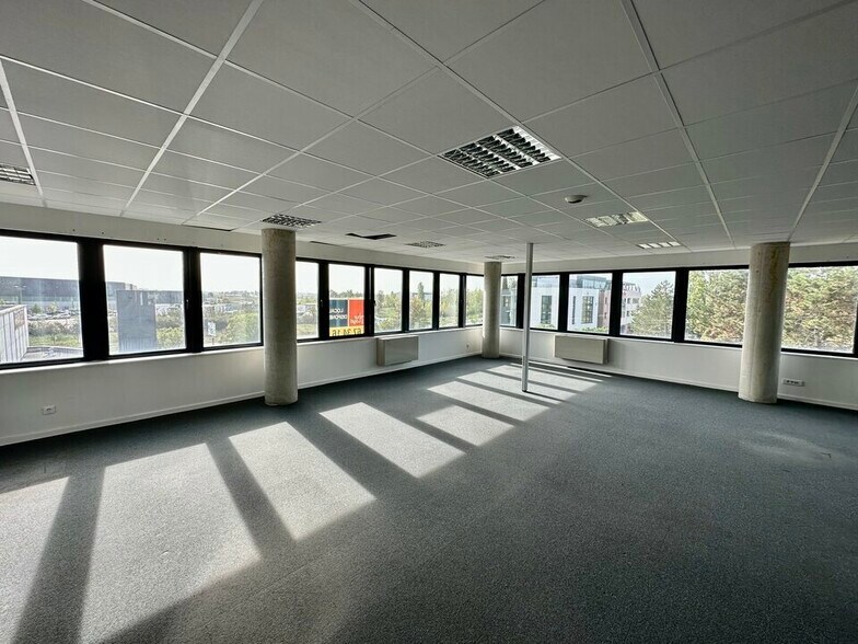 Office in Entzheim for lease - Interior Photo - Image 2 of 9