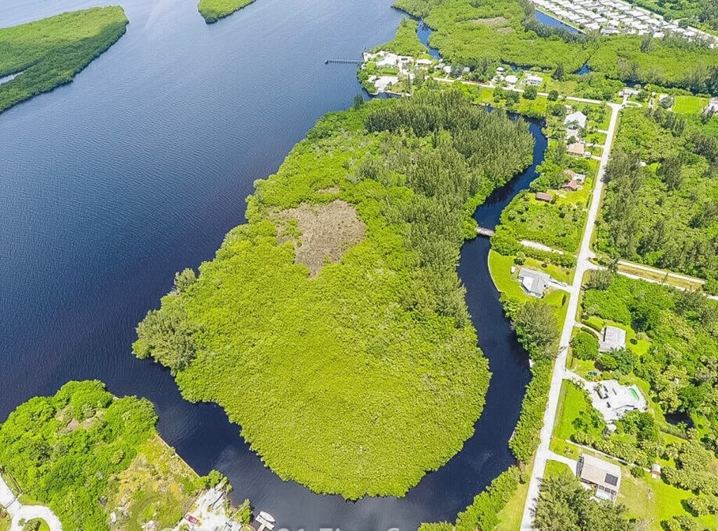 418 Peace Island Dr, Punta Gorda, FL à vendre Aérien- Image 1 de 6