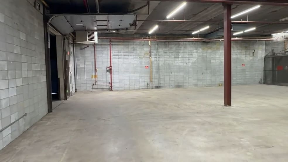 36-60 Industrial pl, Middletown, NY for lease - Building Photo - Image 3 of 9