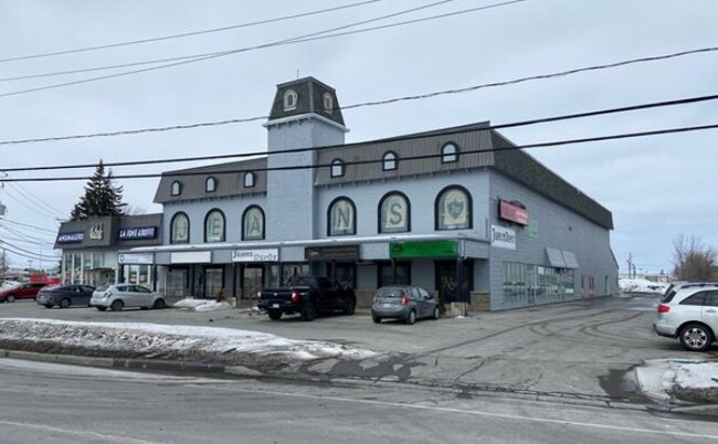 Plus de détails pour 5700 Rue Martineau, Saint-hyacinthe, QC - Commerce de détail à vendre