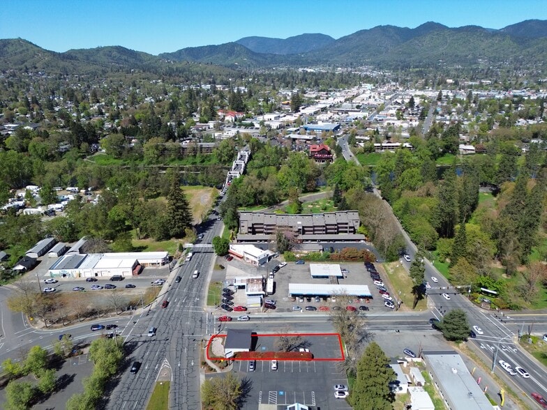 101 E Park St, Grants Pass, OR for sale - Building Photo - Image 3 of 11