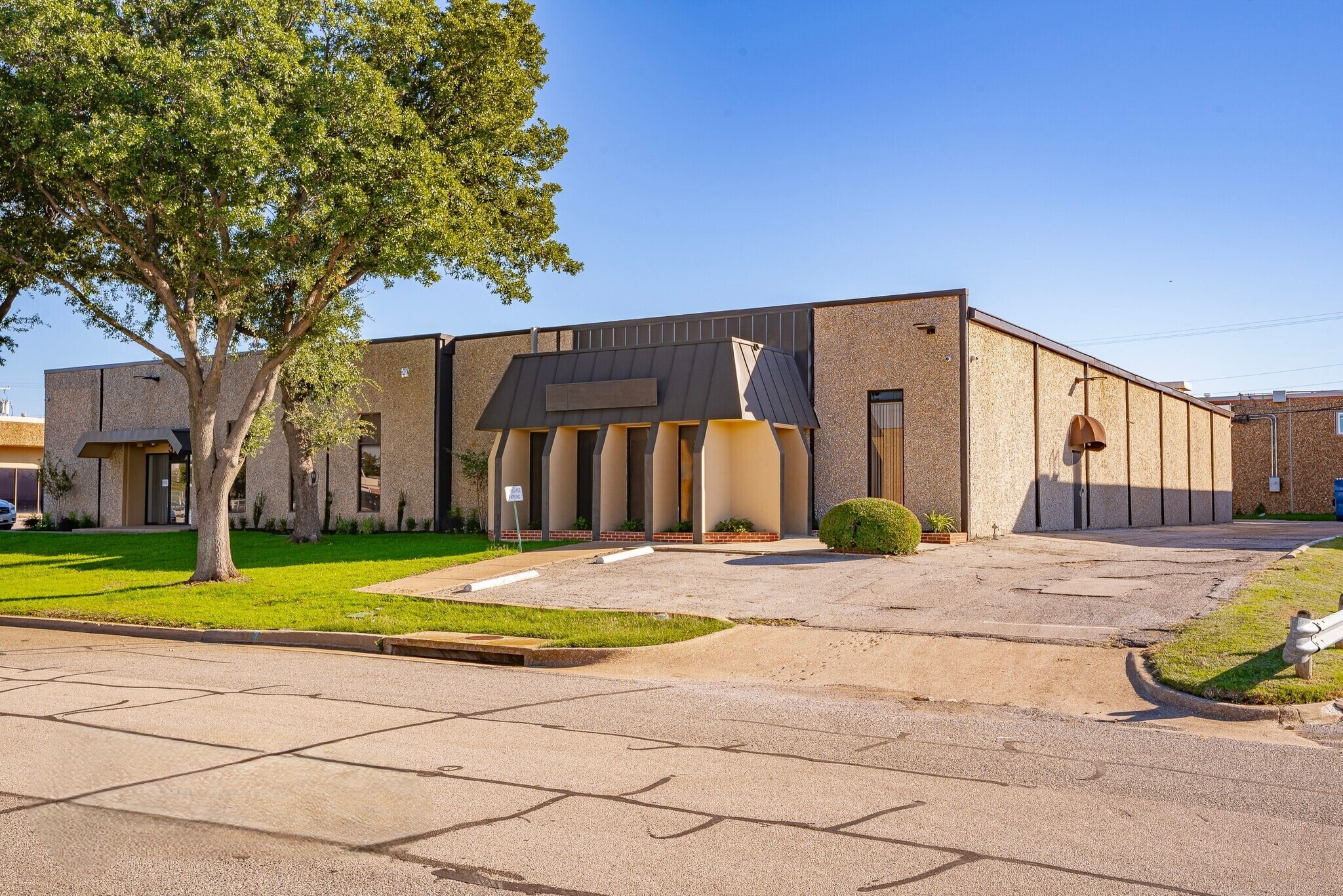 3130-3140 Towerwood Dr, Farmers Branch, TX for lease Building Photo- Image 1 of 20