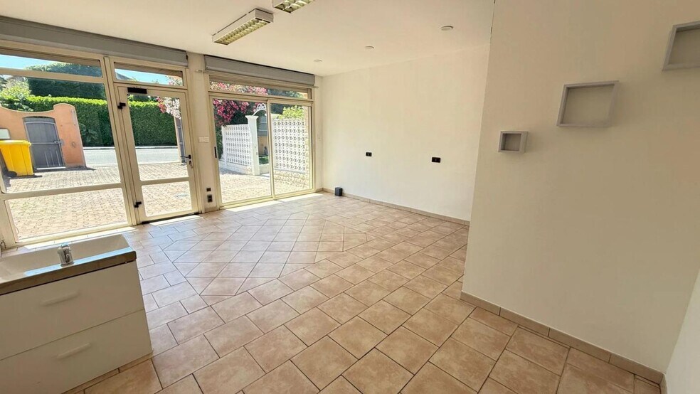 Retail in Vedène for lease - Interior Photo - Image 3 of 6