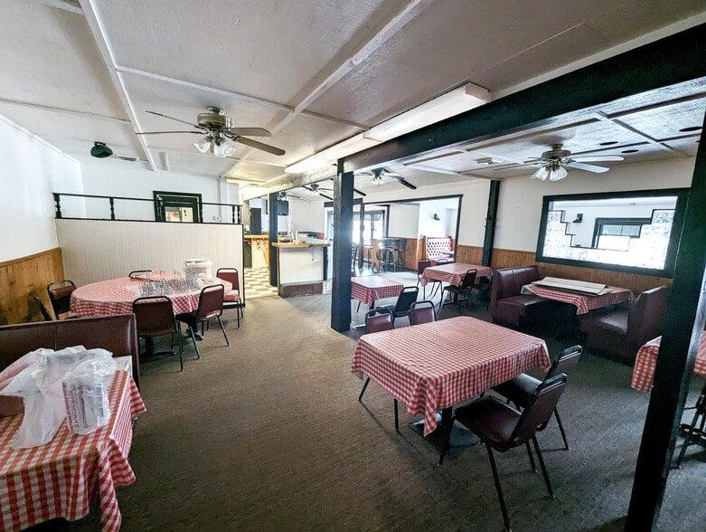 2804 Sw 9th St, Des Moines, IA for sale - Interior Photo - Image 2 of 12