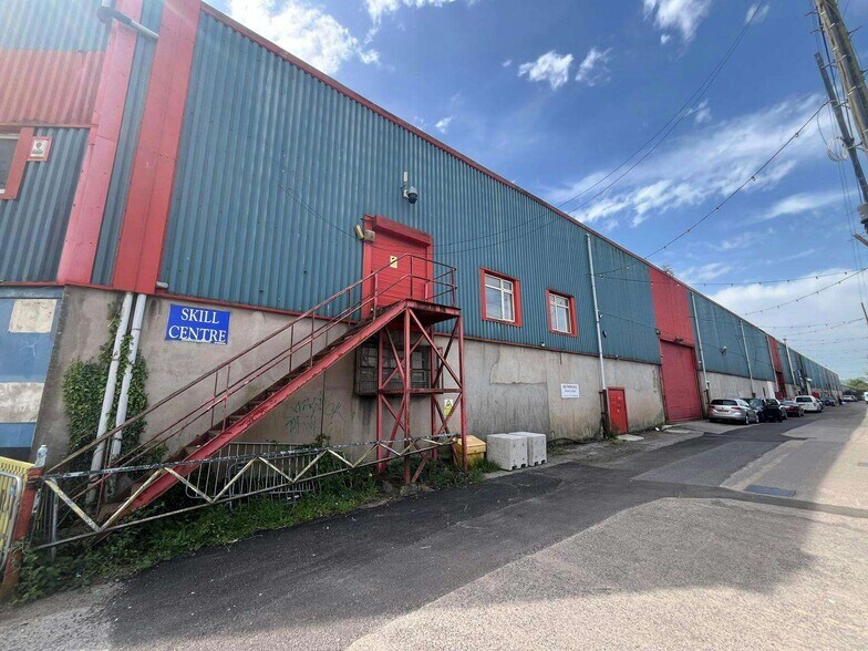 7-8 Curran Rd, Cardiff à louer - Photo du bâtiment - Image 3 de 6