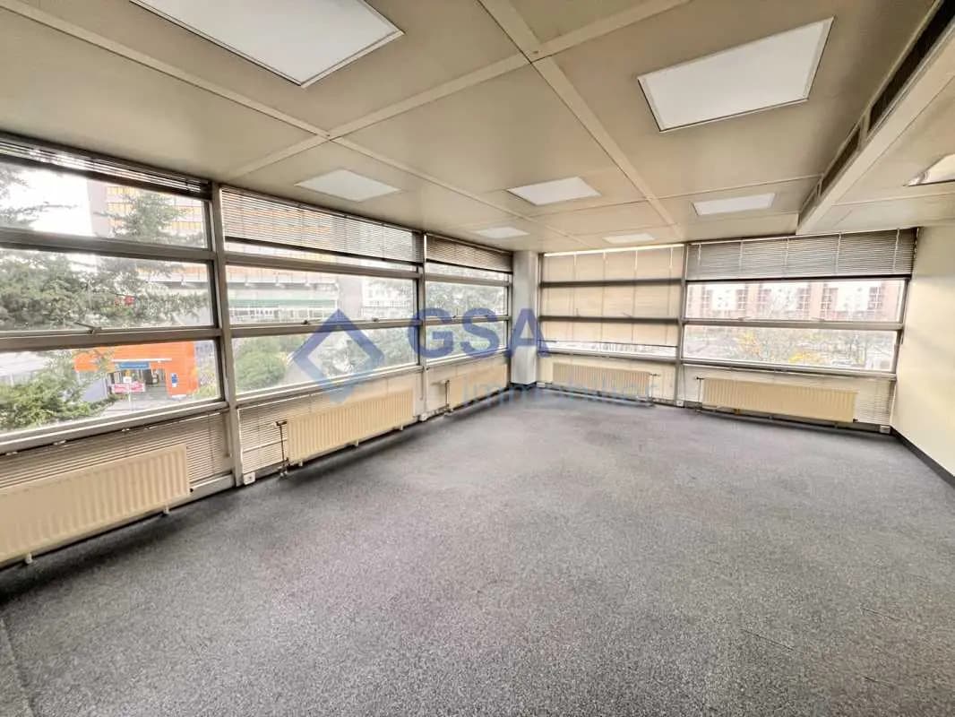 Office in Évry-Courcouronnes for lease Building Photo- Image 1 of 12