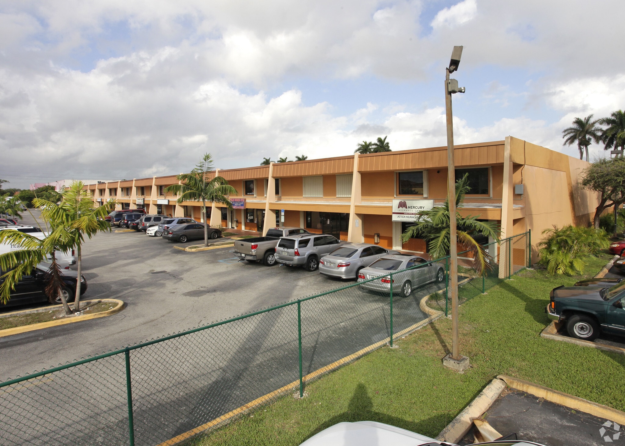 2075-2129 W 76th St, Hialeah, FL for sale Primary Photo- Image 1 of 10
