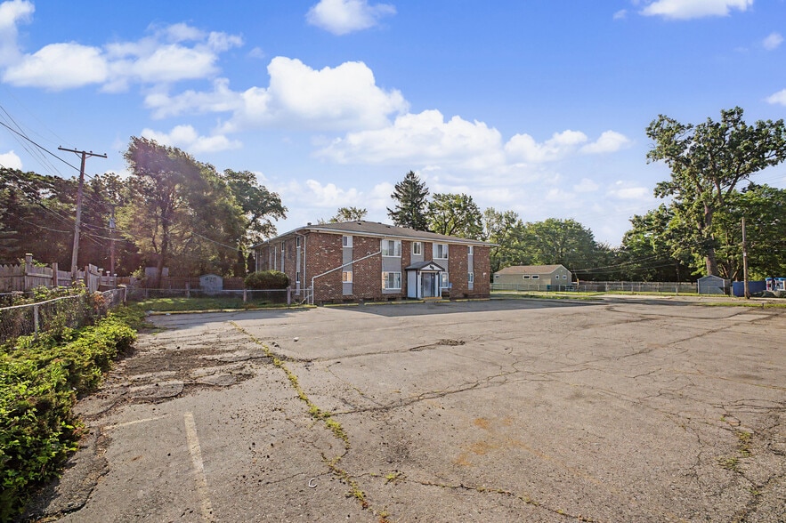 1870 Saint Johns Blvd, Lincoln Park, MI for sale - Building Photo - Image 2 of 26