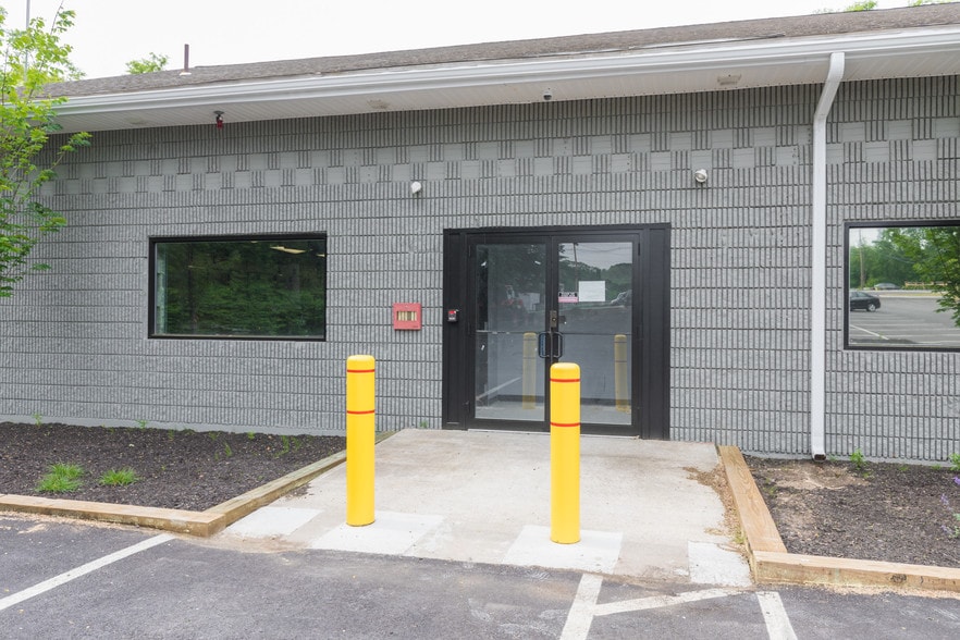 49 Macy St, Amesbury, MA for sale - Building Photo - Image 2 of 5