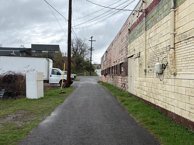 Plus de détails pour 550 Mayer St, Bridgeville, PA - Industriel à vendre