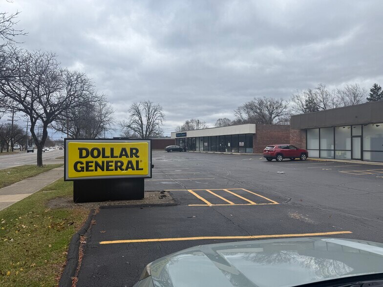 6477 Pearl Rd, Parma Heights, OH à louer - Photo du bâtiment - Image 3 de 3