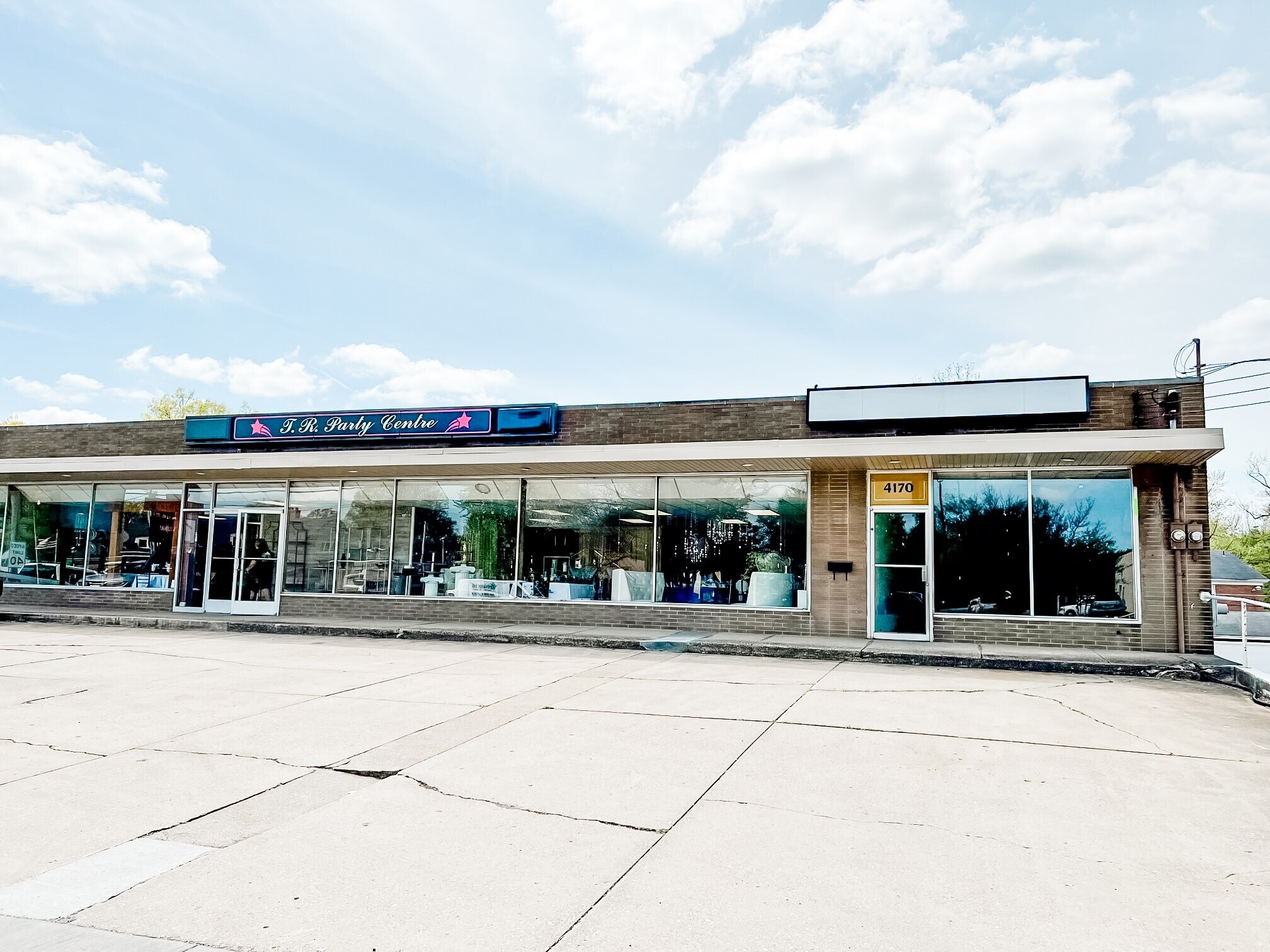 4172 Market St, Youngstown, OH for lease Primary Photo- Image 1 of 3