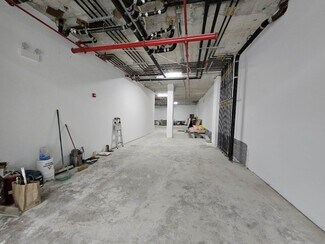 Plus de détails pour 43-30 52nd St, Woodside, NY - Commerce de détail à louer