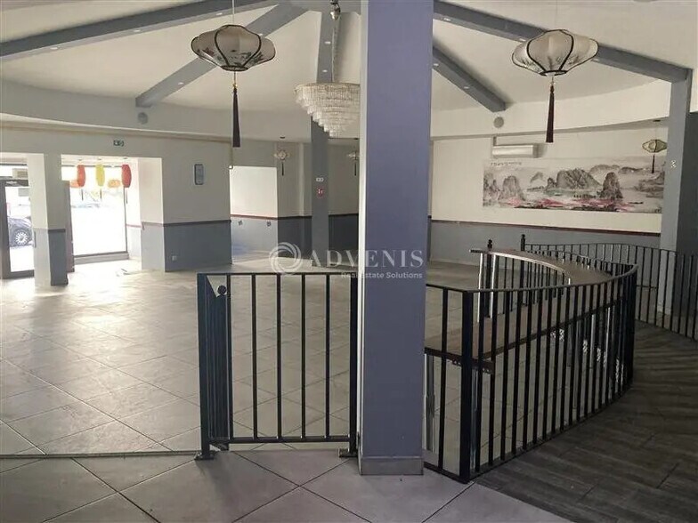 Retail in Nancy for lease - Interior Photo - Image 2 of 7